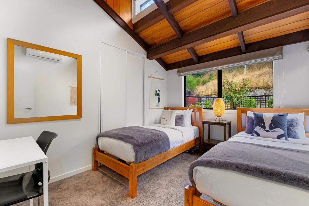 Queenstown Lakefront Dream 4 Bed Exterior photo