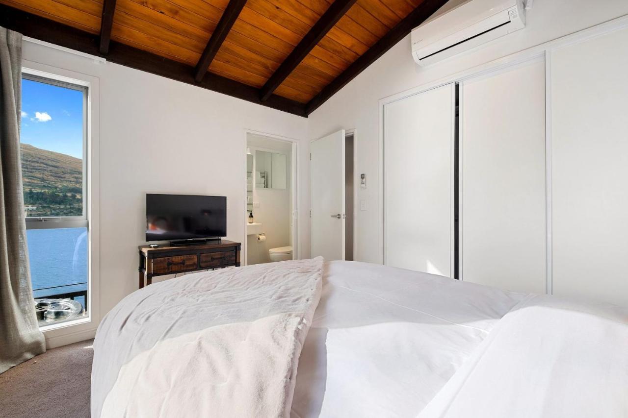Queenstown Lakefront Dream 4 Bed Exterior photo