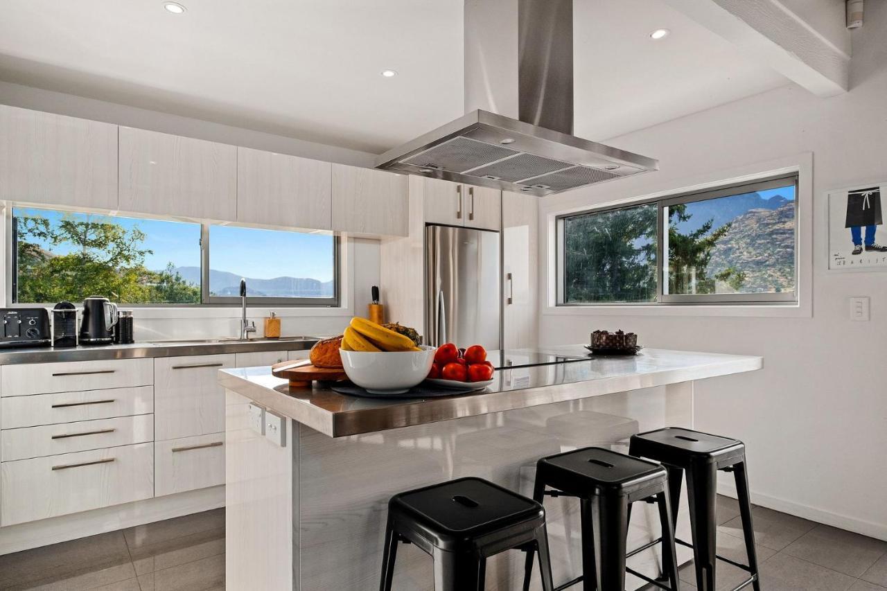 Queenstown Lakefront Dream 4 Bed Exterior photo