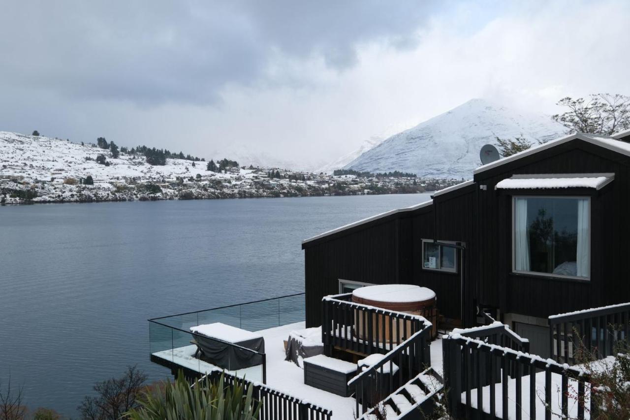 Queenstown Lakefront Dream 4 Bed Exterior photo